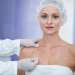 Clínicas de cirugía estética - mujer en la consulta del cirujano plástico