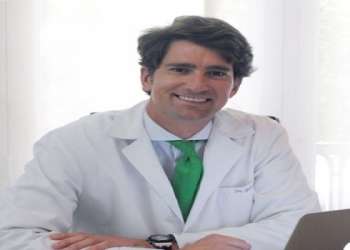 Doctor aumento de pecho en Madrid - Perfil del Dr. Rubén Fernández G-Guilarte durante su ejercicio profesional como uno de los mejores cirujanos de mamas de todo Madrid