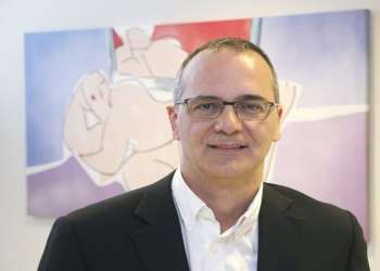 Doctor de liposucción en Barcelona - Perfil profesional del Dr. Pedro Darnell Buisan, cirujano plástico especializado en medicina estética y en abdominoplastia