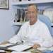 doctor de aumento de pecho en España - el Dr. Millán en su despacho