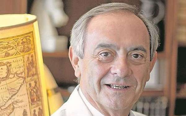 Mejor doctor de rinoplastia en Madrid - Perfil del Dr. José Javier Vilar-Sancho Aguirre, como uno de los cirujanos plásticos más renombrados y preparados de todo Madrid