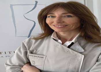 doctor de Lifting en Barcelona - la Dra. Ana Torres Maczassek en su clinica