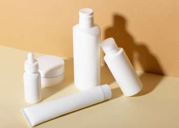 Cómo encontrar un buen kit para el cuidado del cabello - Frascos de cosméticos y de productos capilares para tener un pelazo