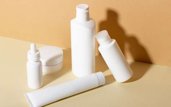 Cómo encontrar un buen kit para el cuidado del cabello - Frascos de cosméticos y de productos capilares para tener un pelazo