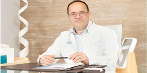 Cirujanos capilares en Vigo - Foto del Dr. Jorge Novoa Amarelle, especialista en cirugía estética