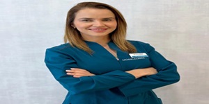 Foto de la Dra. Perla Meneses, especialista en medicina estética y tricología