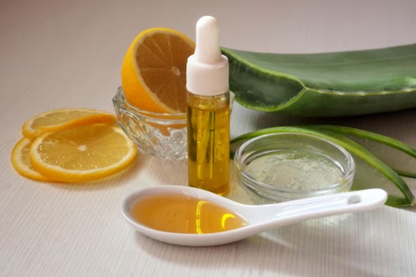 Ingredientes básicos para preparar una mascarilla casera de aloe vera y aceite de naranja
