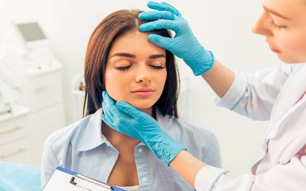 Las 3 mejores clínicas de feminización facial en España