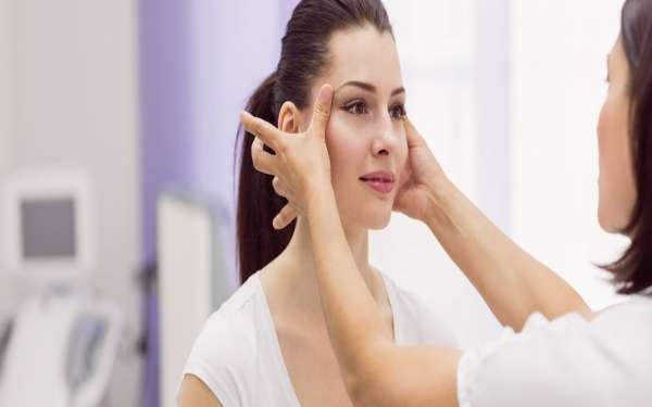 Las 3 mejores clínicas de feminización facial en Madrid