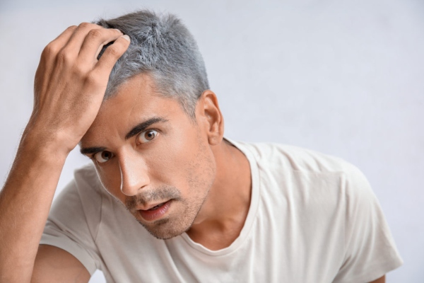 ¿Aumentar la melanina del cabello es posible?